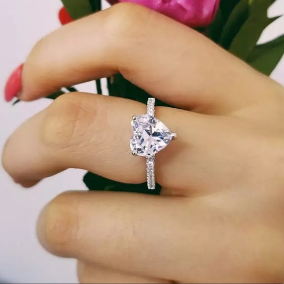 NEW 925 STERLING SILVER DIAMOND HEART RING, CUTE RING, SHINY RING. - Picture 2 of 4